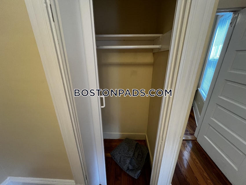 SOMERVILLE - DAVIS SQUARE - 3 Beds, 1 Bath - Image 48