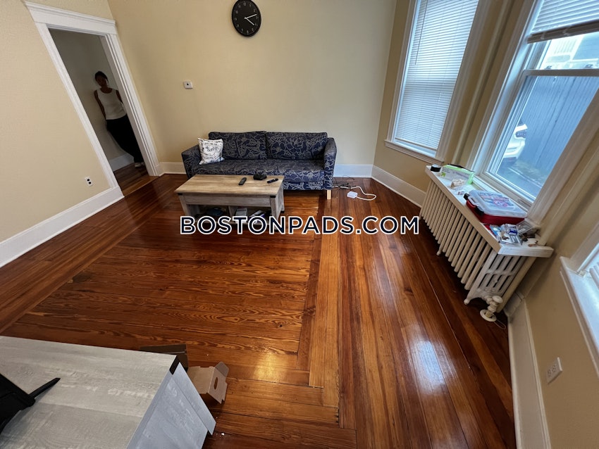 SOMERVILLE - DAVIS SQUARE - 3 Beds, 1 Bath - Image 49