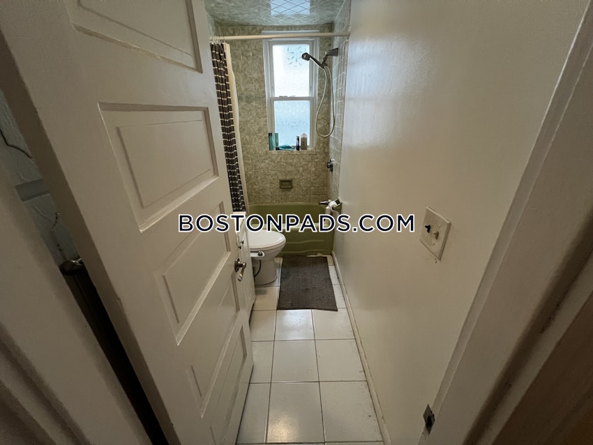 SOMERVILLE - DAVIS SQUARE - 3 Beds, 1 Bath - Image 50