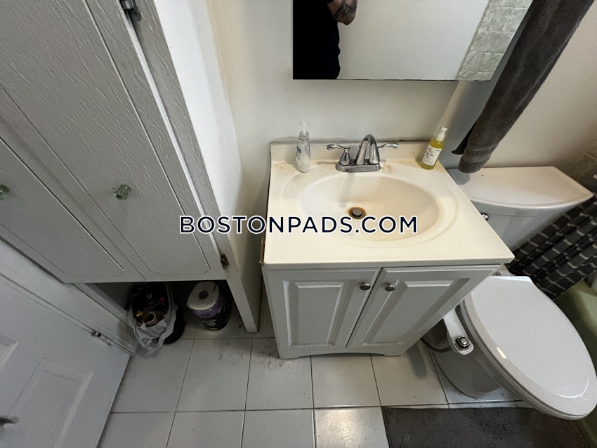 SOMERVILLE - DAVIS SQUARE - 3 Beds, 1 Bath - Image 51