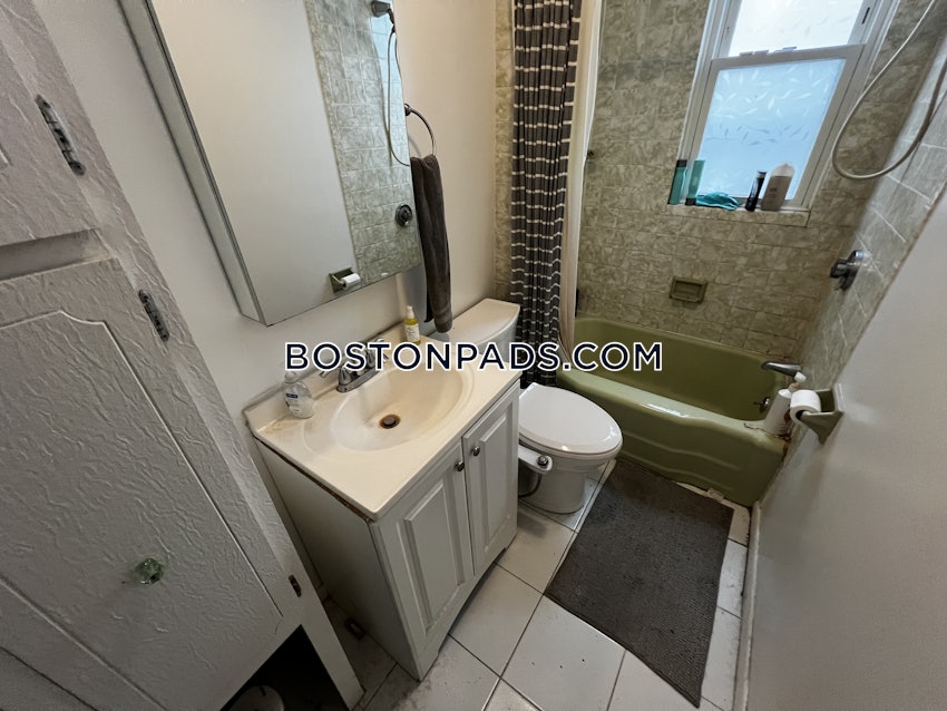 SOMERVILLE - DAVIS SQUARE - 3 Beds, 1 Bath - Image 56