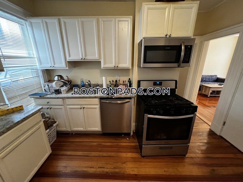 SOMERVILLE - DAVIS SQUARE - 3 Beds, 1 Bath - Image 1