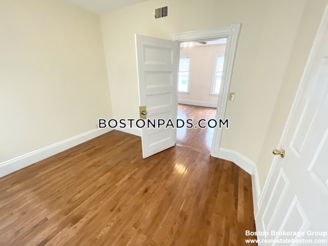 Boston - $3,600+ /mo