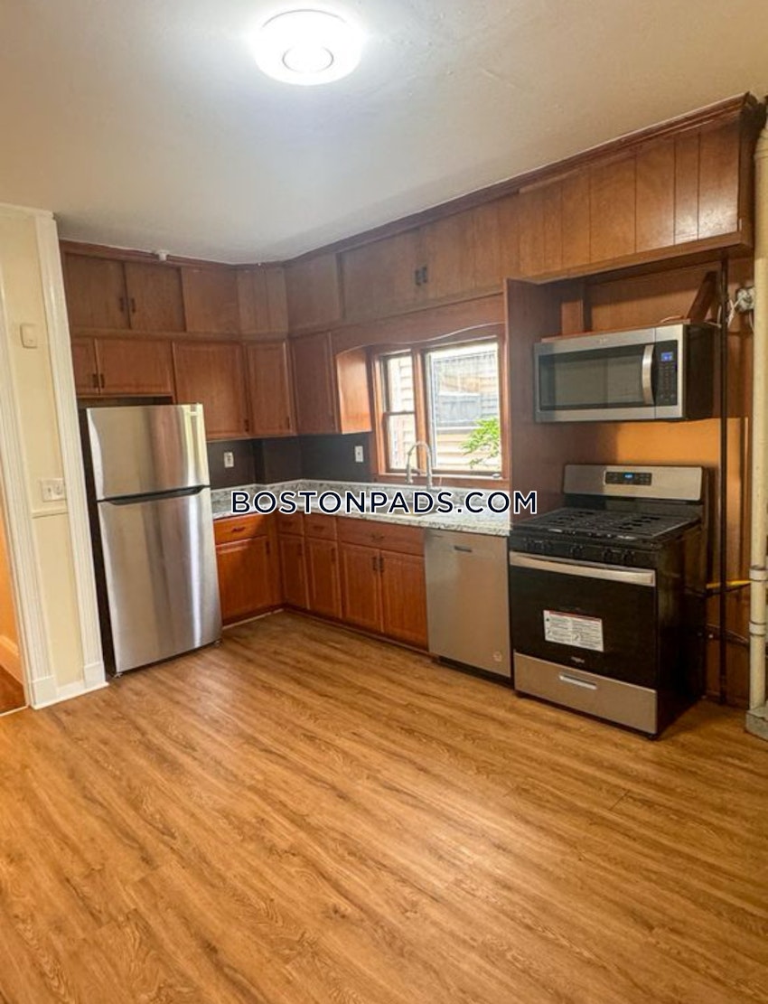 BOSTON - FORT HILL - 4 Beds, 2 Baths - Image 3