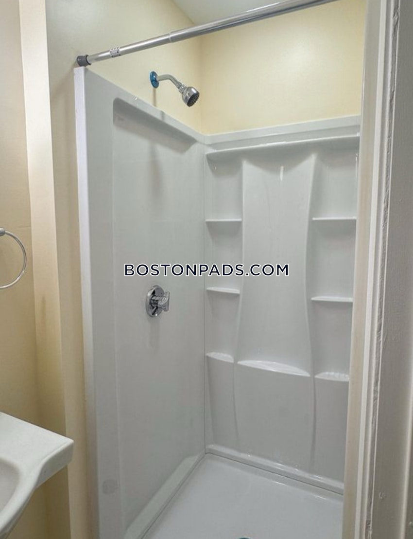 BOSTON - FORT HILL - 4 Beds, 2 Baths - Image 13