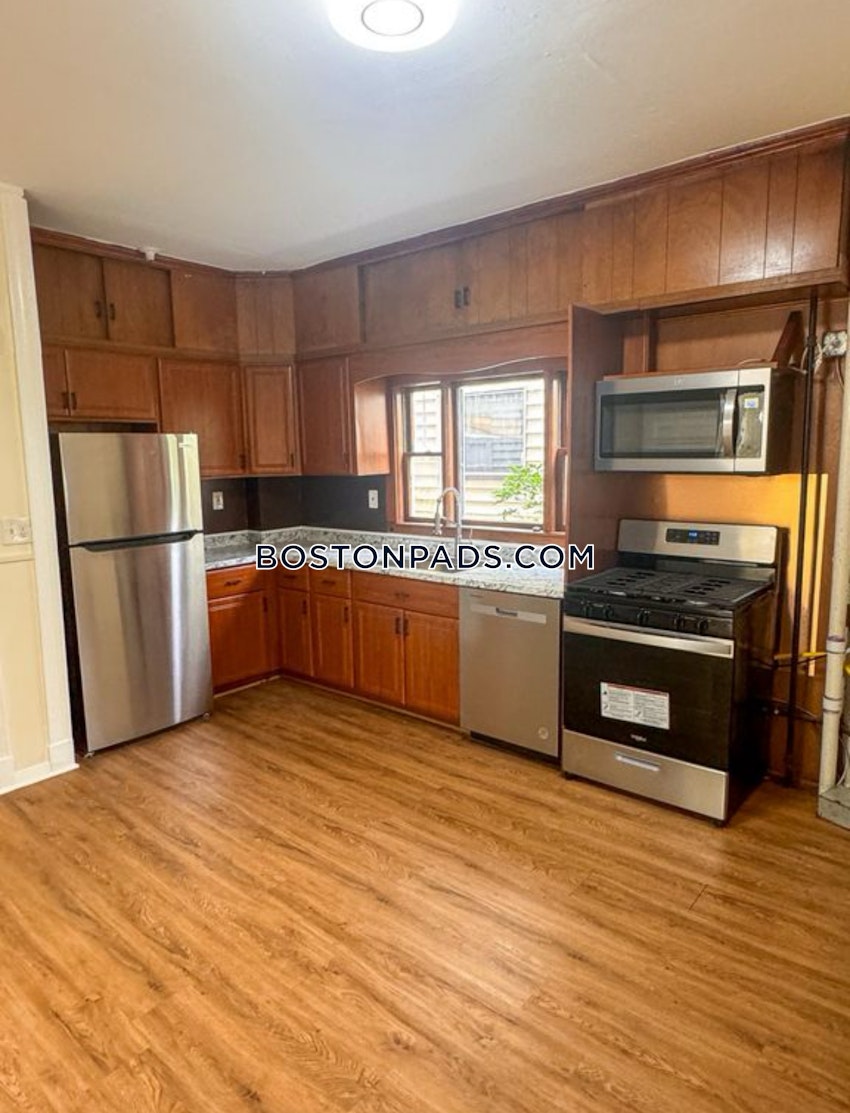 BOSTON - FORT HILL - 4 Beds, 2 Baths - Image 2