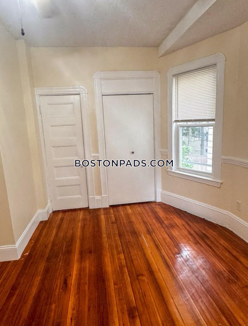 BOSTON - FORT HILL - 4 Beds, 2 Baths - Image 10