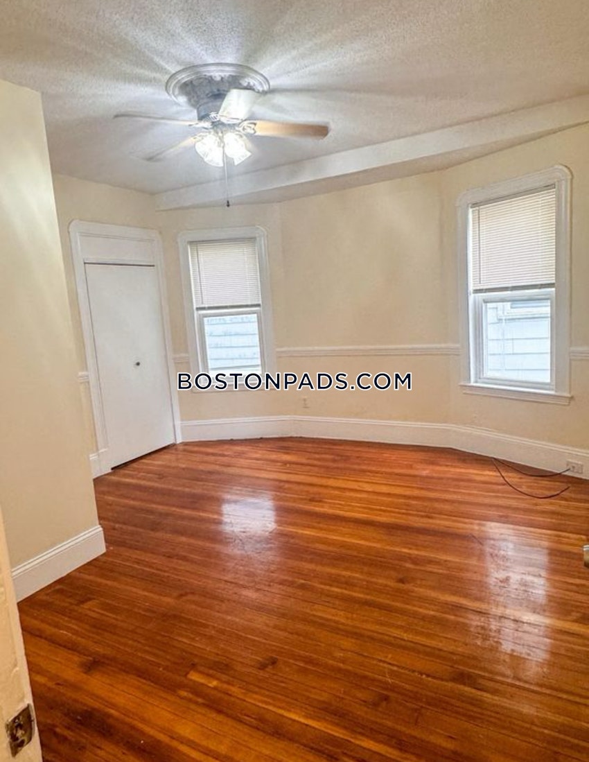 BOSTON - FORT HILL - 4 Beds, 2 Baths - Image 9