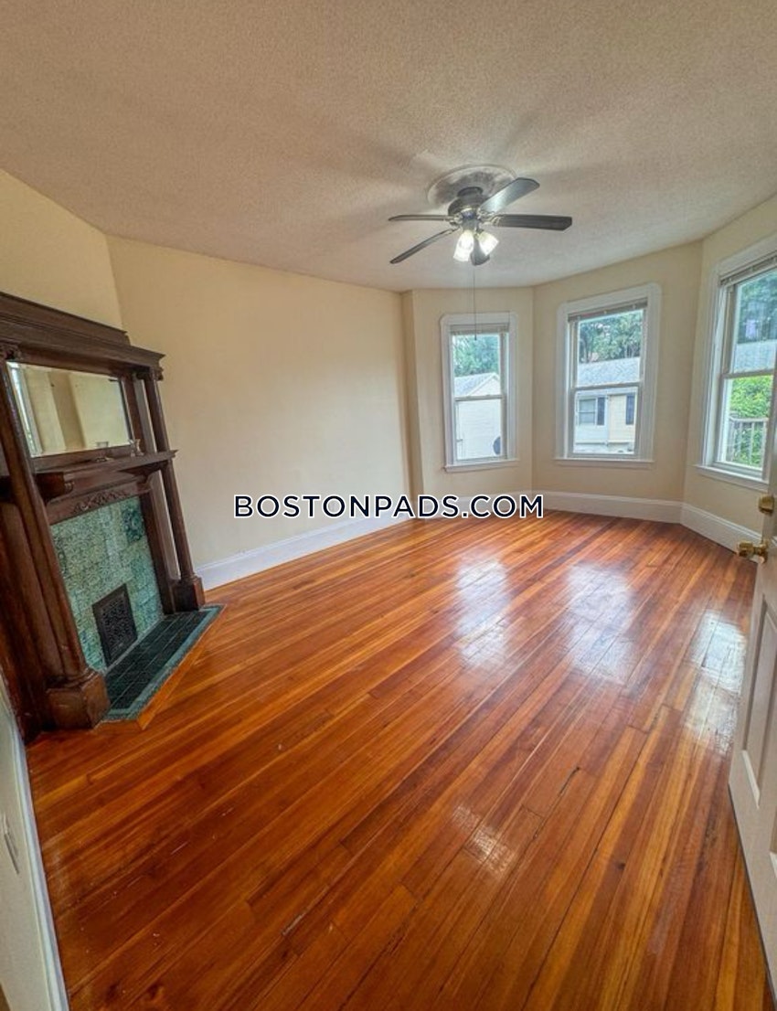 BOSTON - FORT HILL - 4 Beds, 2 Baths - Image 5