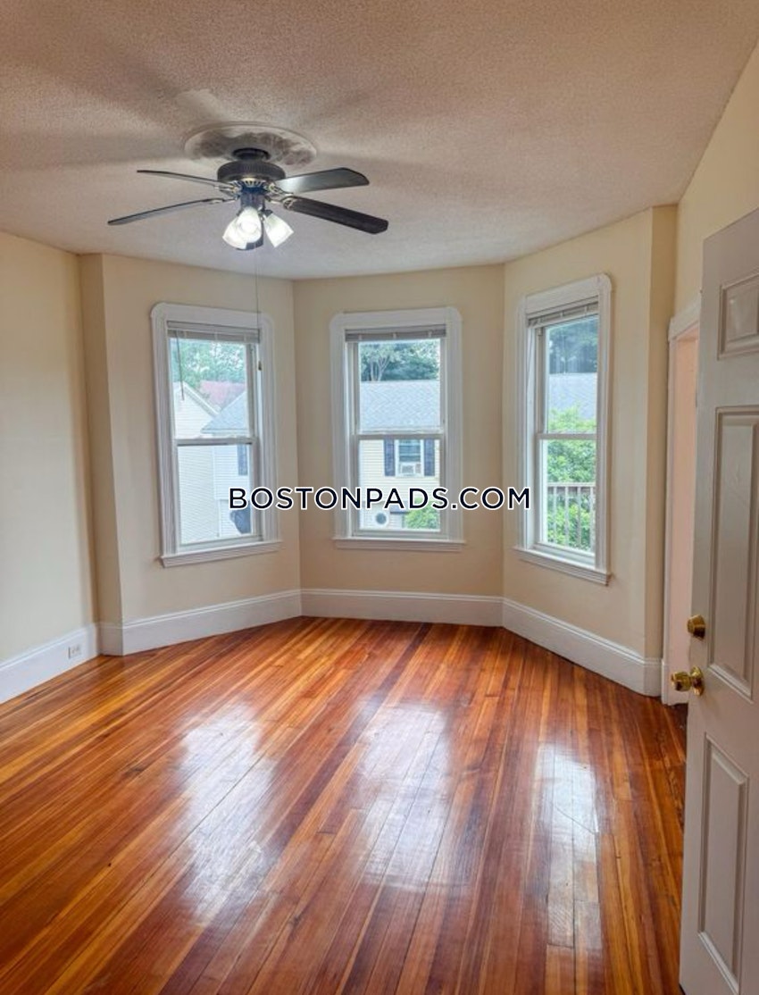 BOSTON - FORT HILL - 4 Beds, 2 Baths - Image 4