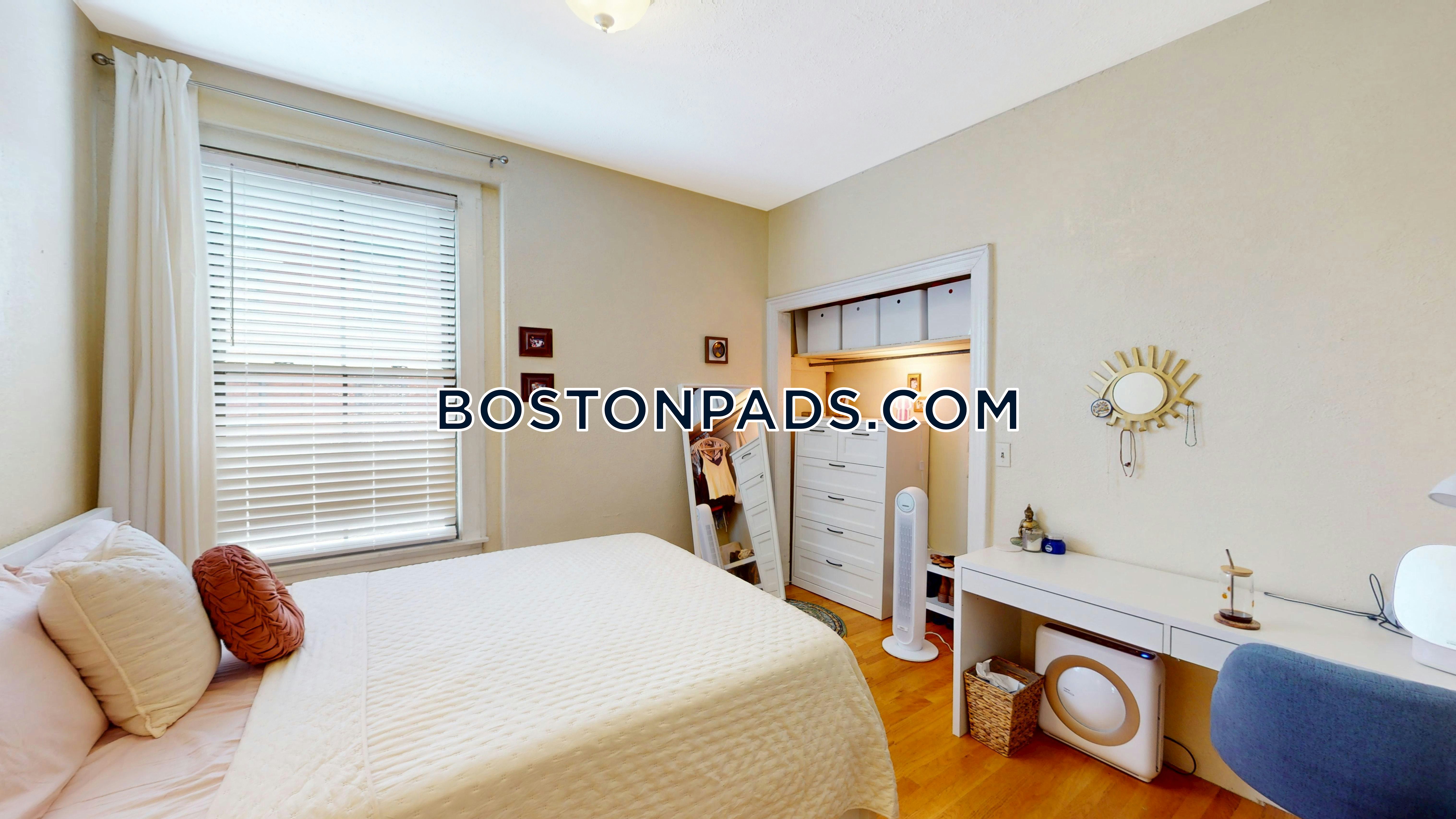 Hammond St. Roxbury Crossing