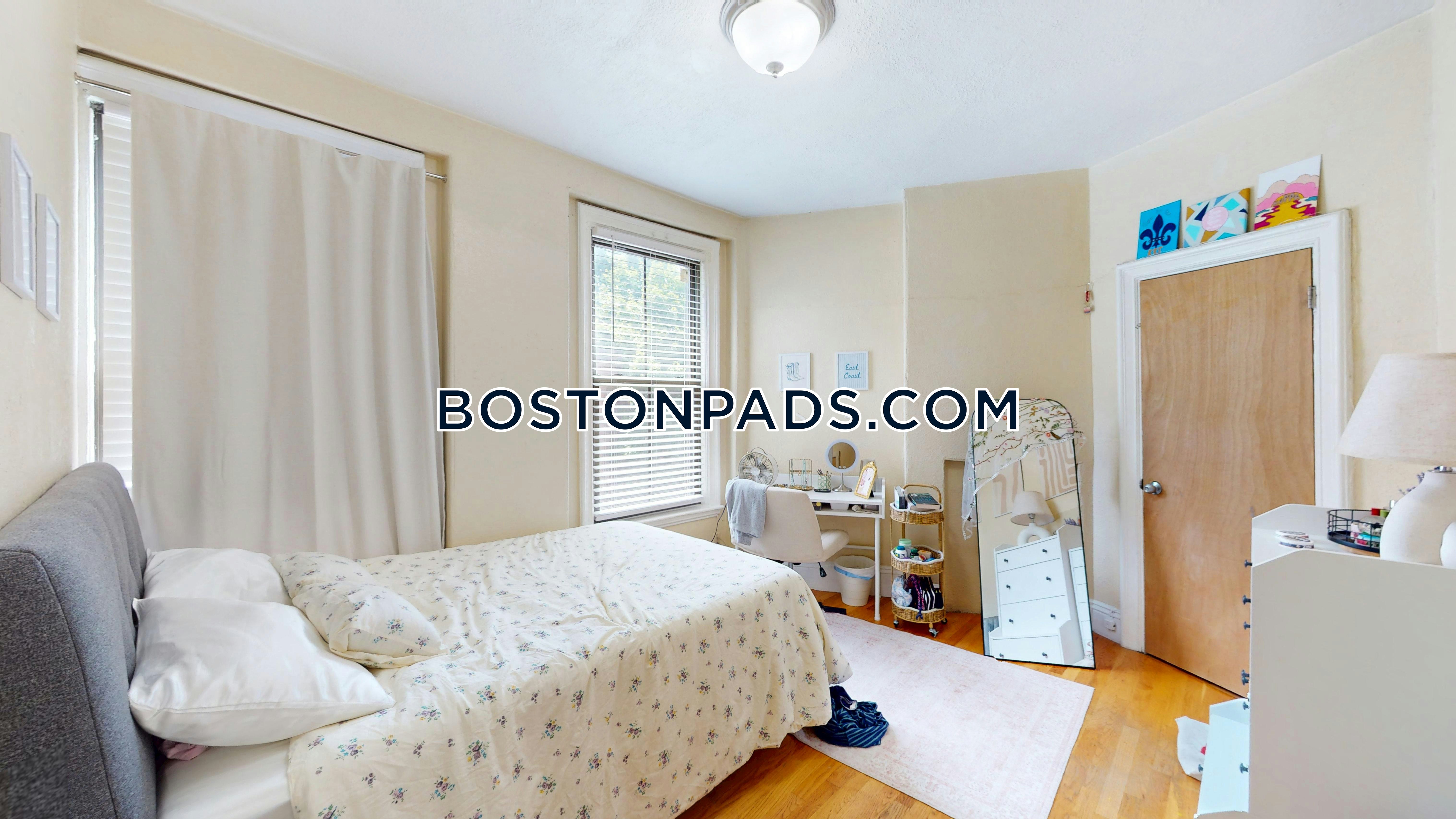 Hammond St. Roxbury Crossing