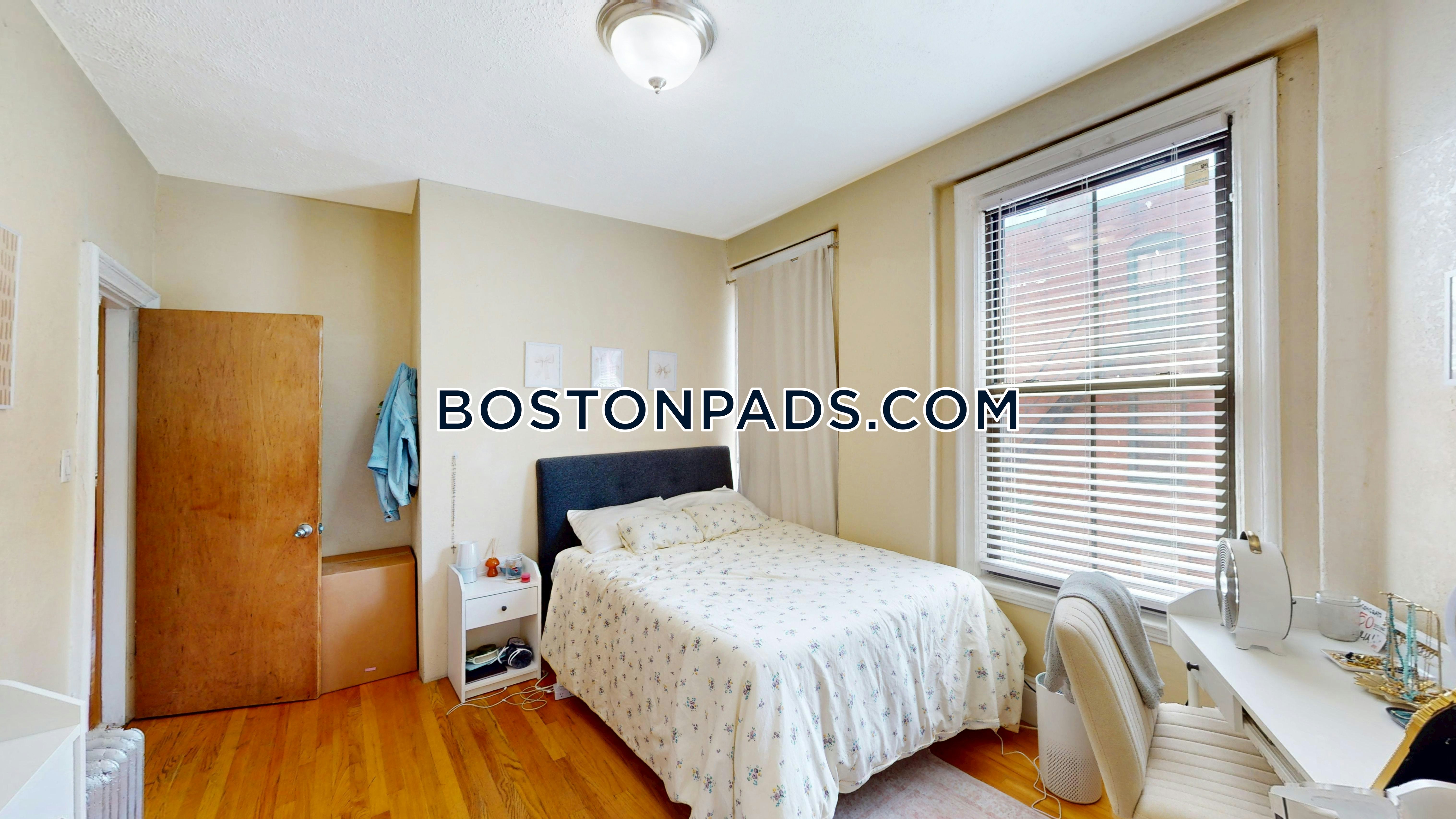 Hammond St. Roxbury Crossing