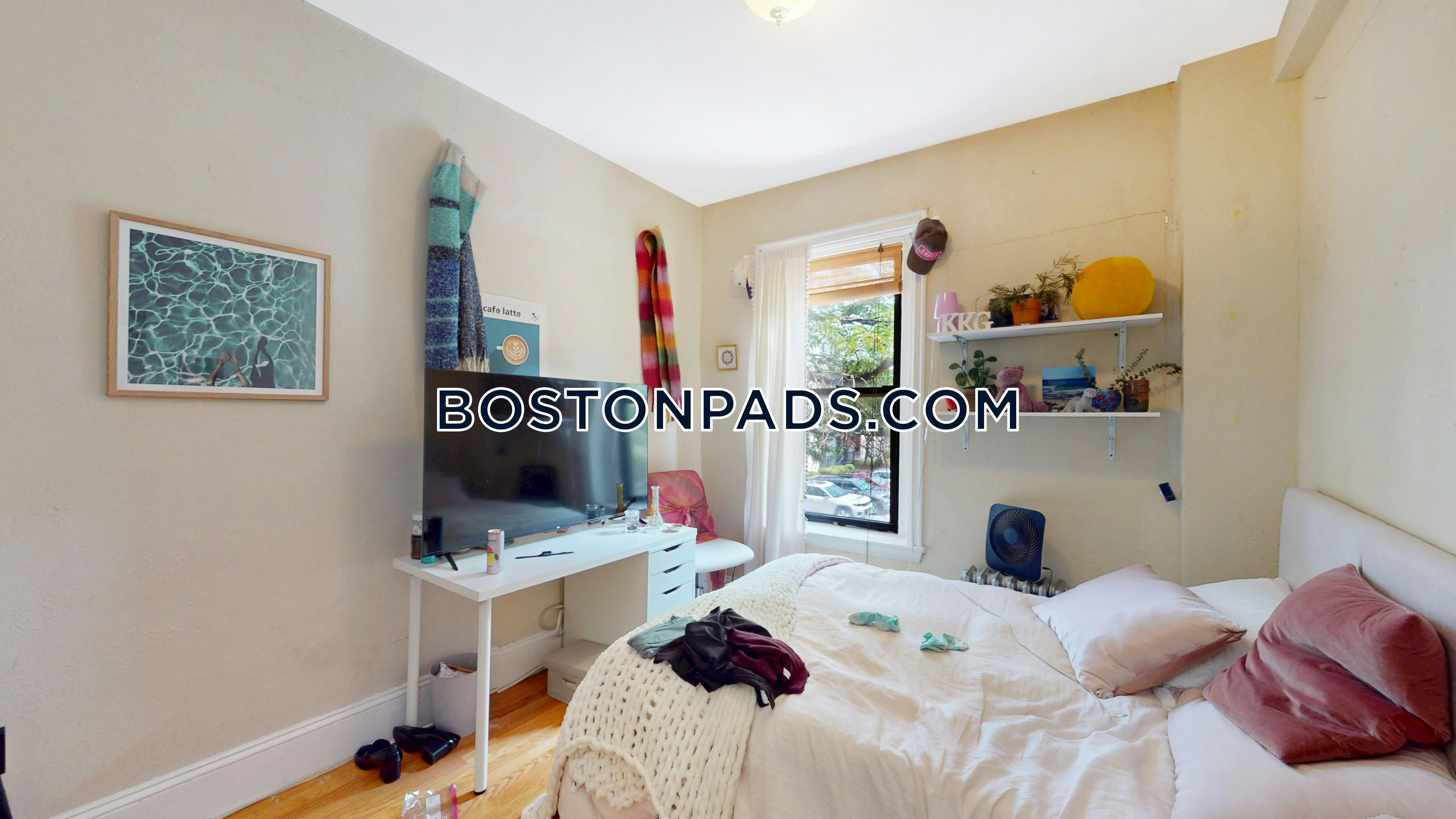 Hammond St. Roxbury Crossing