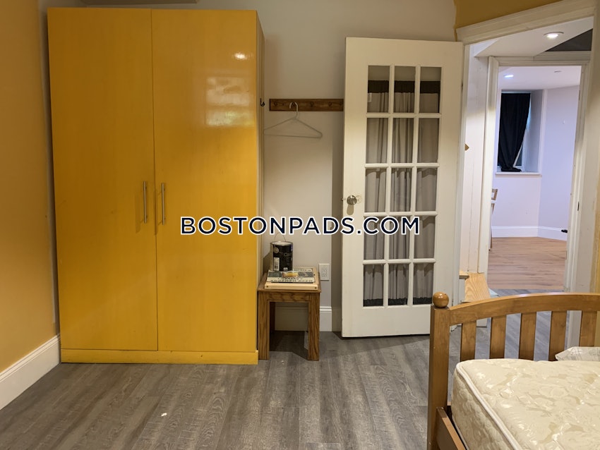 BOSTON - JAMAICA PLAIN - STONY BROOK - 5 Beds, 2 Baths - Image 5
