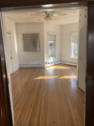 Somerville 3 Bed 1 Bath SOMERVILLE- WEST SOMERVILLE/ TEELE SQUARE $4,100  West Somerville/ Teele Square - $4,050