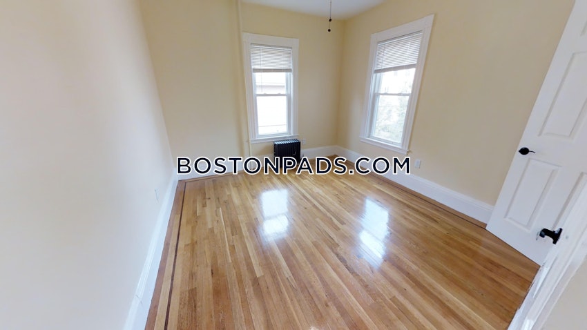 SOMERVILLE - DAVIS SQUARE - 4 Beds, 2 Baths - Image 2