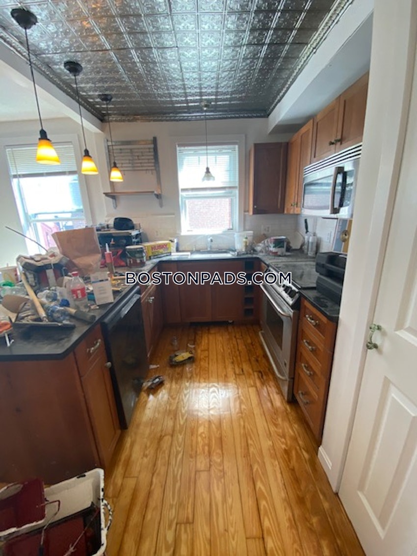 CHELSEA - 3 Beds, 2 Baths - Image 4