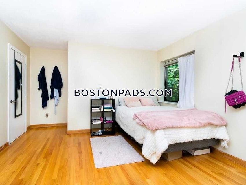 BOSTON - BRIGHTON - CLEVELAND CIRCLE - 3 Beds, 1.5 Baths - Image 3