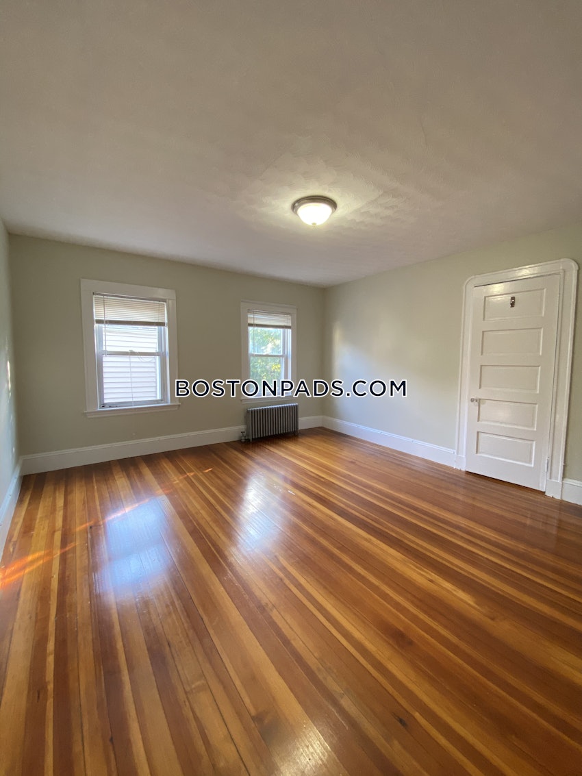 SOMERVILLE - TUFTS - 5 Beds, 2 Baths - Image 12