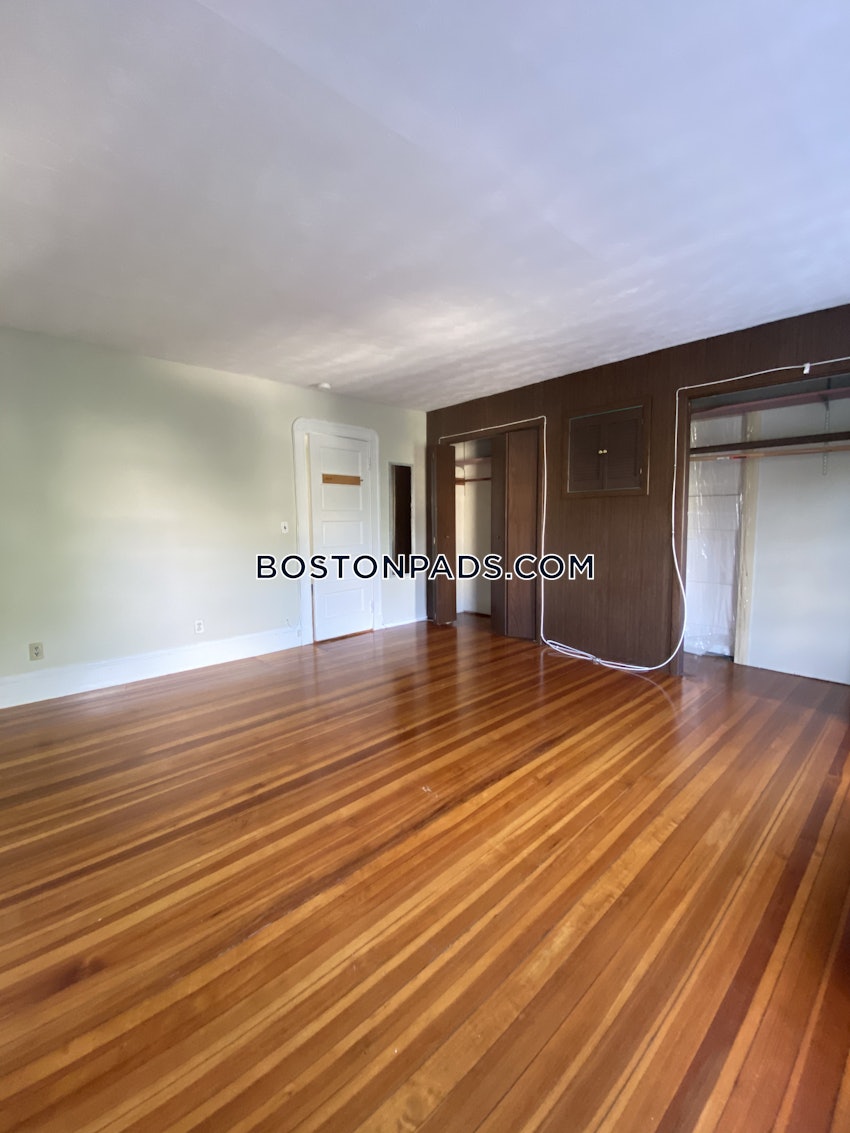 SOMERVILLE - TUFTS - 5 Beds, 2 Baths - Image 10