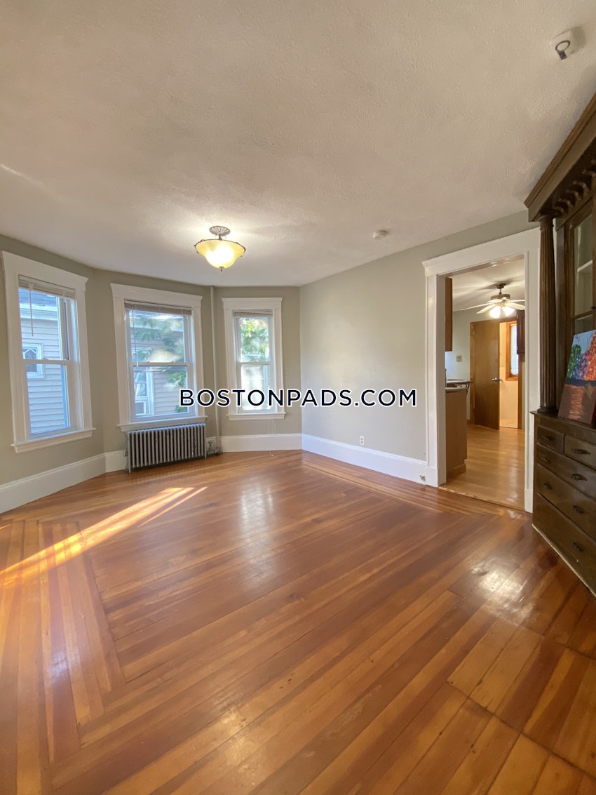 SOMERVILLE - TUFTS - 5 Beds, 2 Baths - Image 11