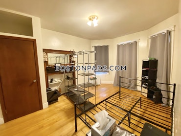 Boston - 4 Beds, 2 Baths