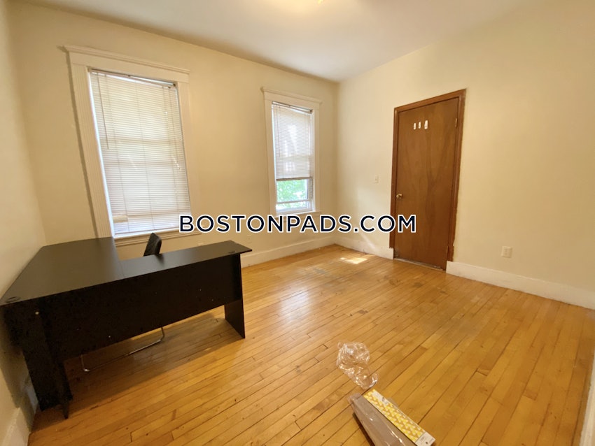 BOSTON - ALLSTON - 4 Beds, 2 Baths - Image 4