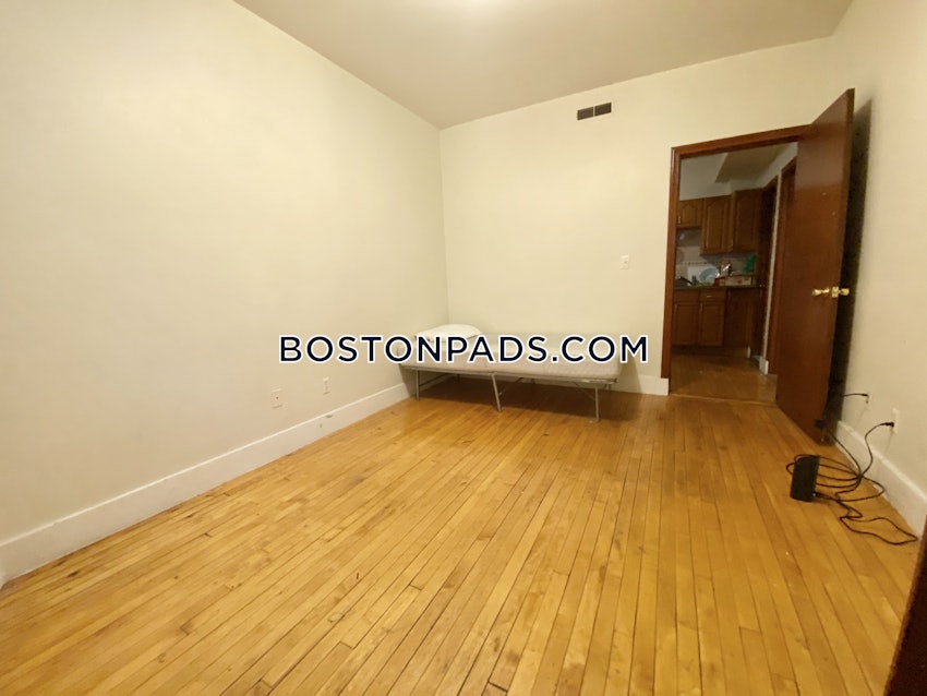 BOSTON - ALLSTON - 4 Beds, 2 Baths - Image 8