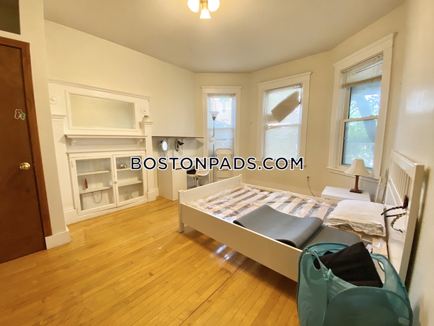 BOSTON - ALLSTON - 4 Beds, 2 Baths - Image 9