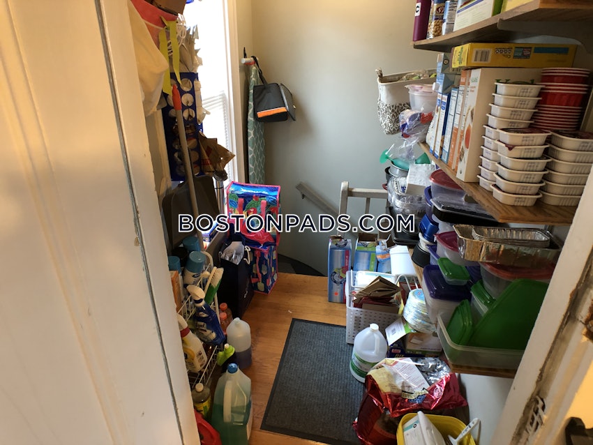 SOMERVILLE - DAVIS SQUARE - 3 Beds, 1 Bath - Image 11