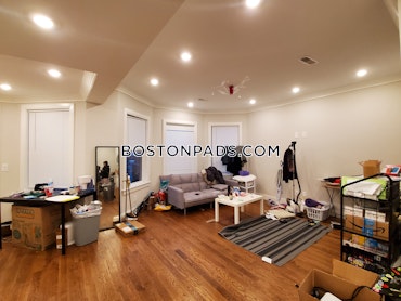 Boston - 4 Beds, 2 Baths