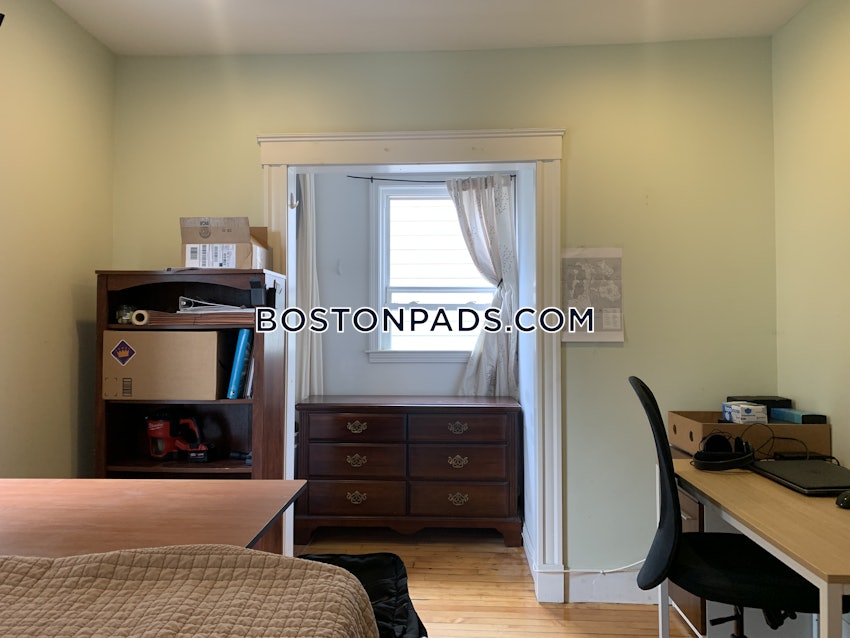 SOMERVILLE- DALI/ INMAN SQUARES - 4 Beds, 1 Bath - Image 4