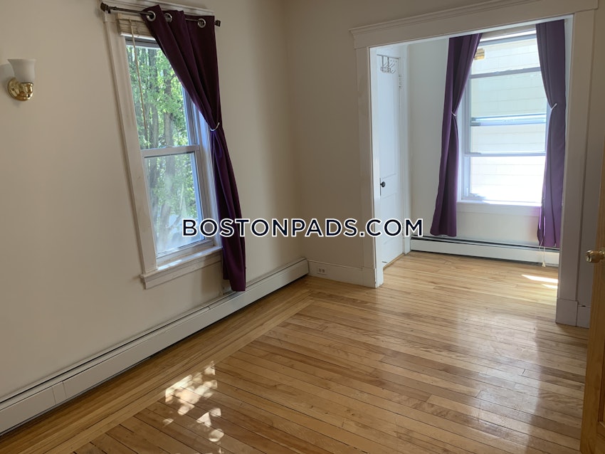 SOMERVILLE- DALI/ INMAN SQUARES - 4 Beds, 1 Bath - Image 3