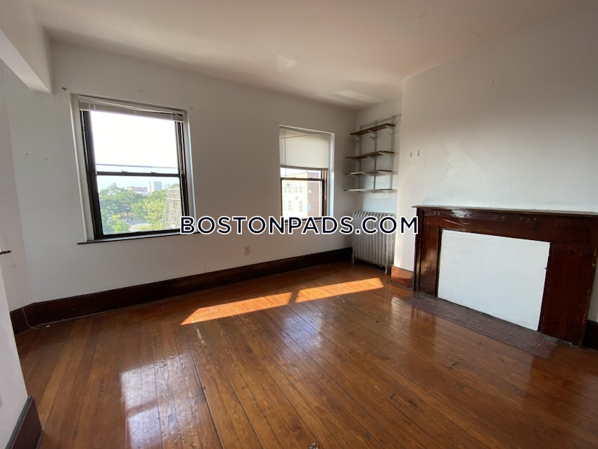 BOSTON - FORT HILL - 4 Beds, 1 Bath - Image 2