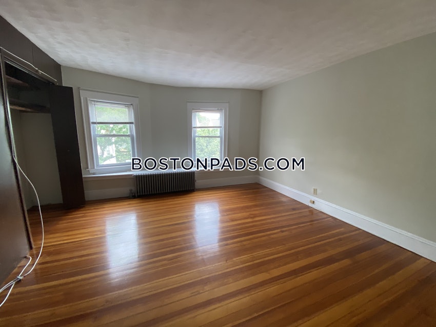 SOMERVILLE - TUFTS - 5 Beds, 2 Baths - Image 20