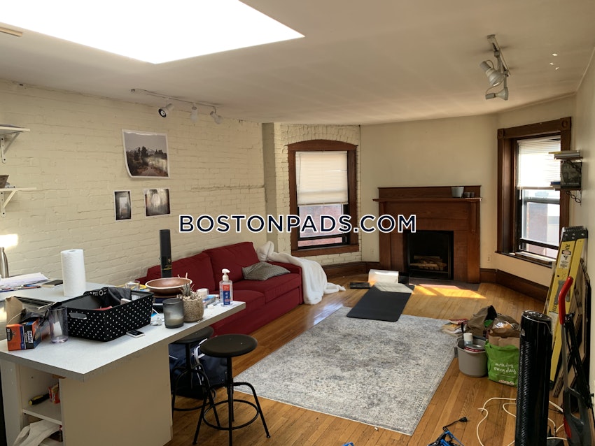 BOSTON - FENWAY/KENMORE - 1 Bed, 1 Bath - Image 3