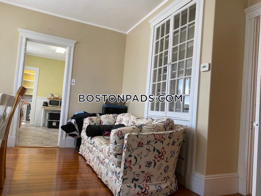 BOSTON - BRIGHTON - OAK SQUARE - 3 Beds, 1 Bath - Image 5