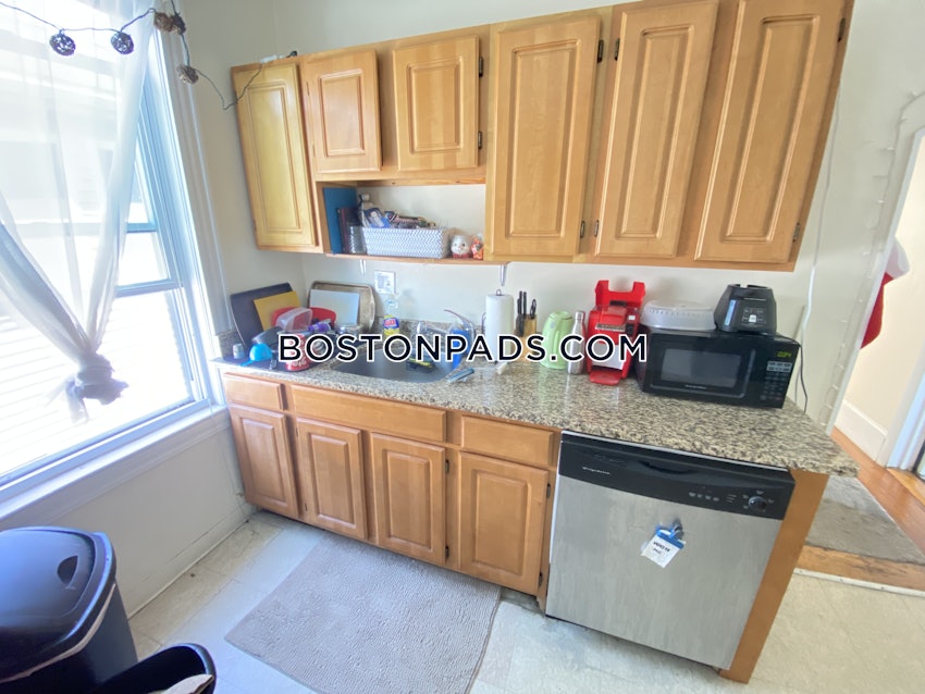 BOSTON - MISSION HILL - 4 Beds, 1 Bath - Image 16