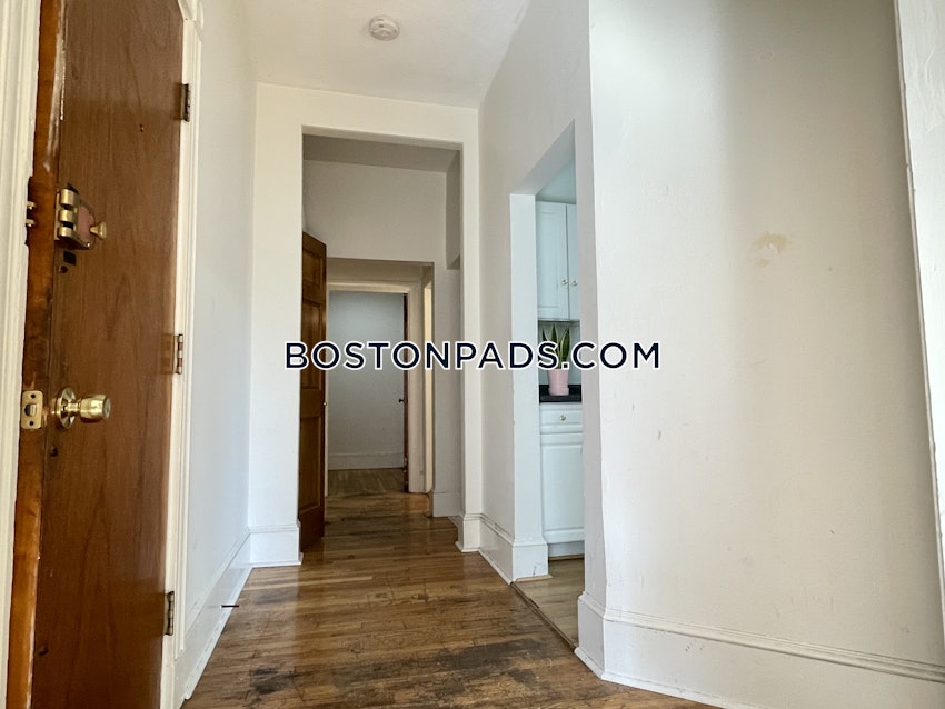 BOSTON - BACK BAY - 3 Beds, 2 Baths - Image 9