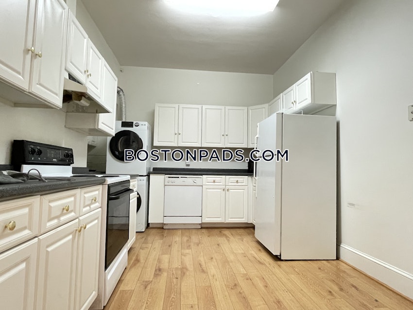 BOSTON - BACK BAY - 3 Beds, 2 Baths - Image 18