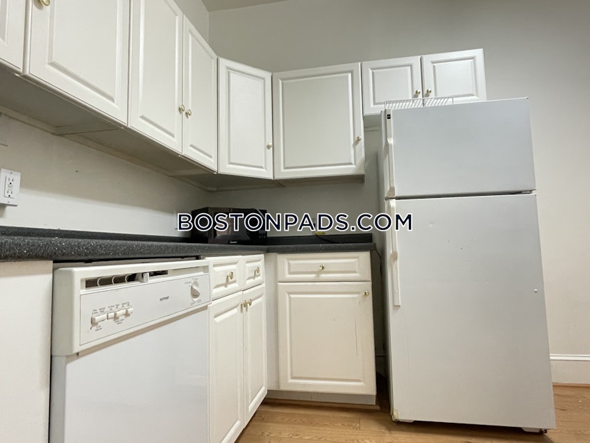 BOSTON - BACK BAY - 3 Beds, 2 Baths - Image 1