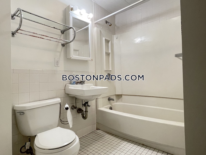 BOSTON - BACK BAY - 3 Beds, 2 Baths - Image 24