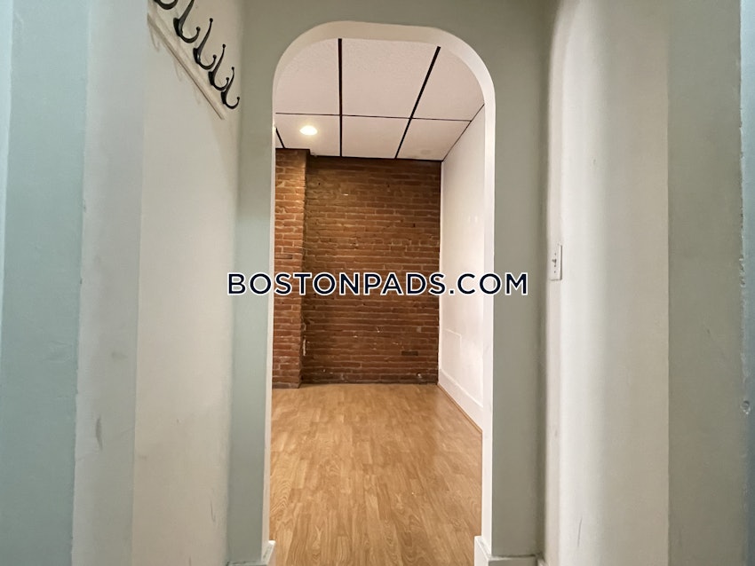 BOSTON - BACK BAY - 3 Beds, 2 Baths - Image 12