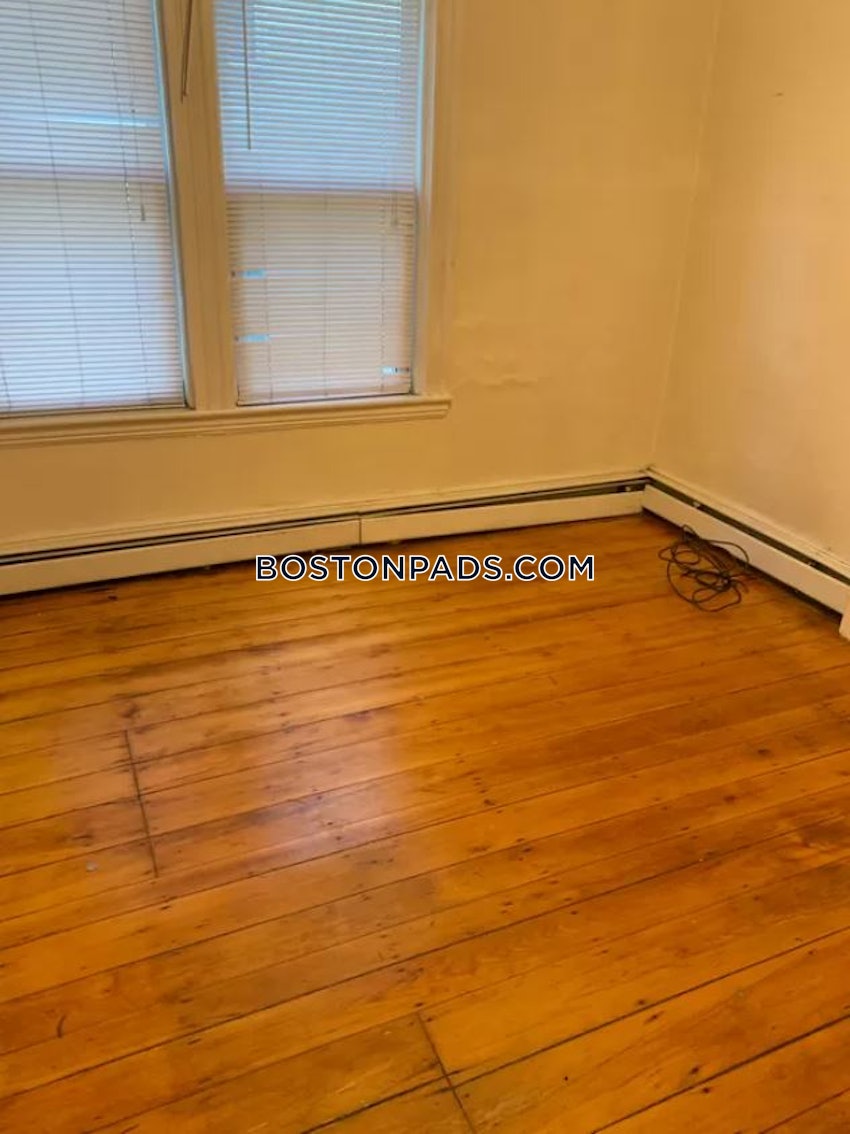 BOSTON - MISSION HILL - 3 Beds, 1 Bath - Image 2