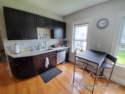 Dorchester 3 Bed, 1 Bath Unit Boston - $2,600 50% Fee