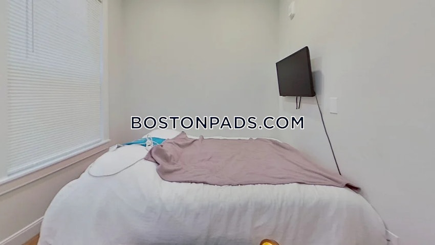 BOSTON - EAST BOSTON - BREMEN ST. PARK/AIRPORT STATION - 3 Beds, 2 Baths - Image 1