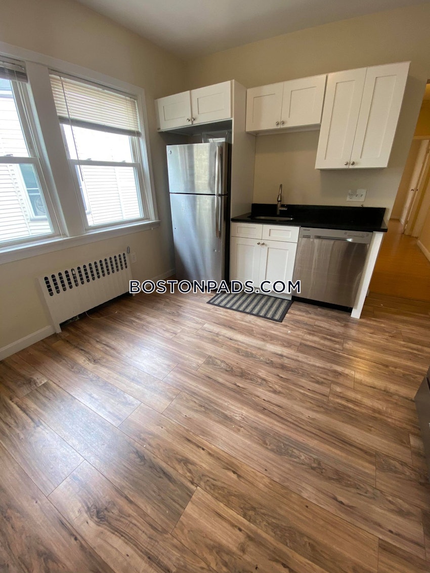 MEDFORD - TUFTS - 4 Beds, 1 Bath - Image 2