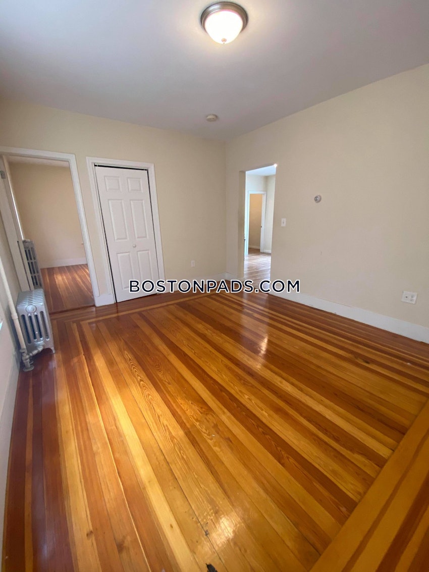 MEDFORD - TUFTS - 4 Beds, 1 Bath - Image 4