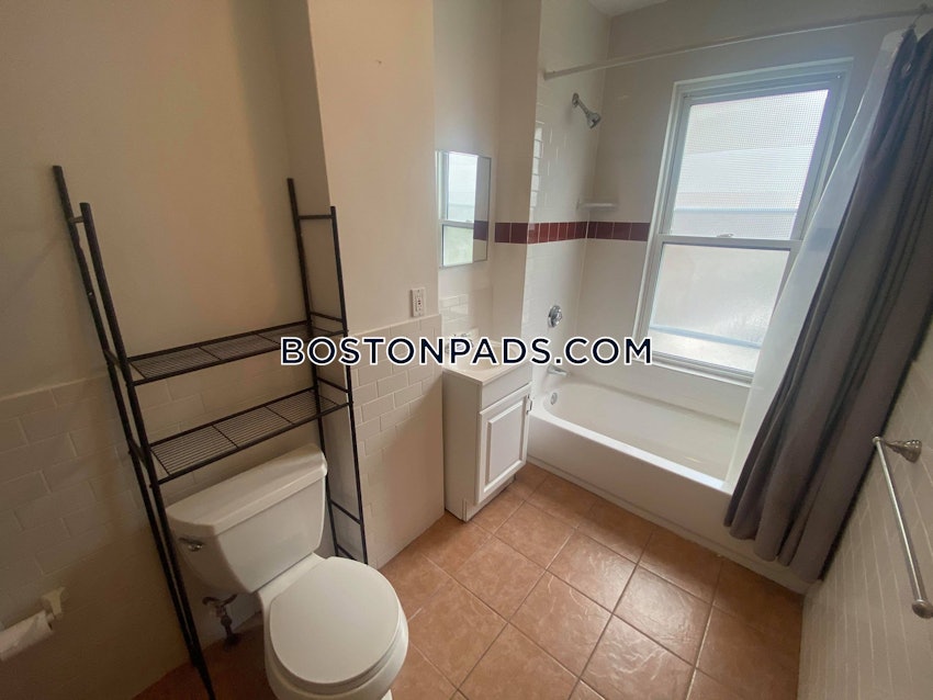 MEDFORD - TUFTS - 3 Beds, 1 Bath - Image 7